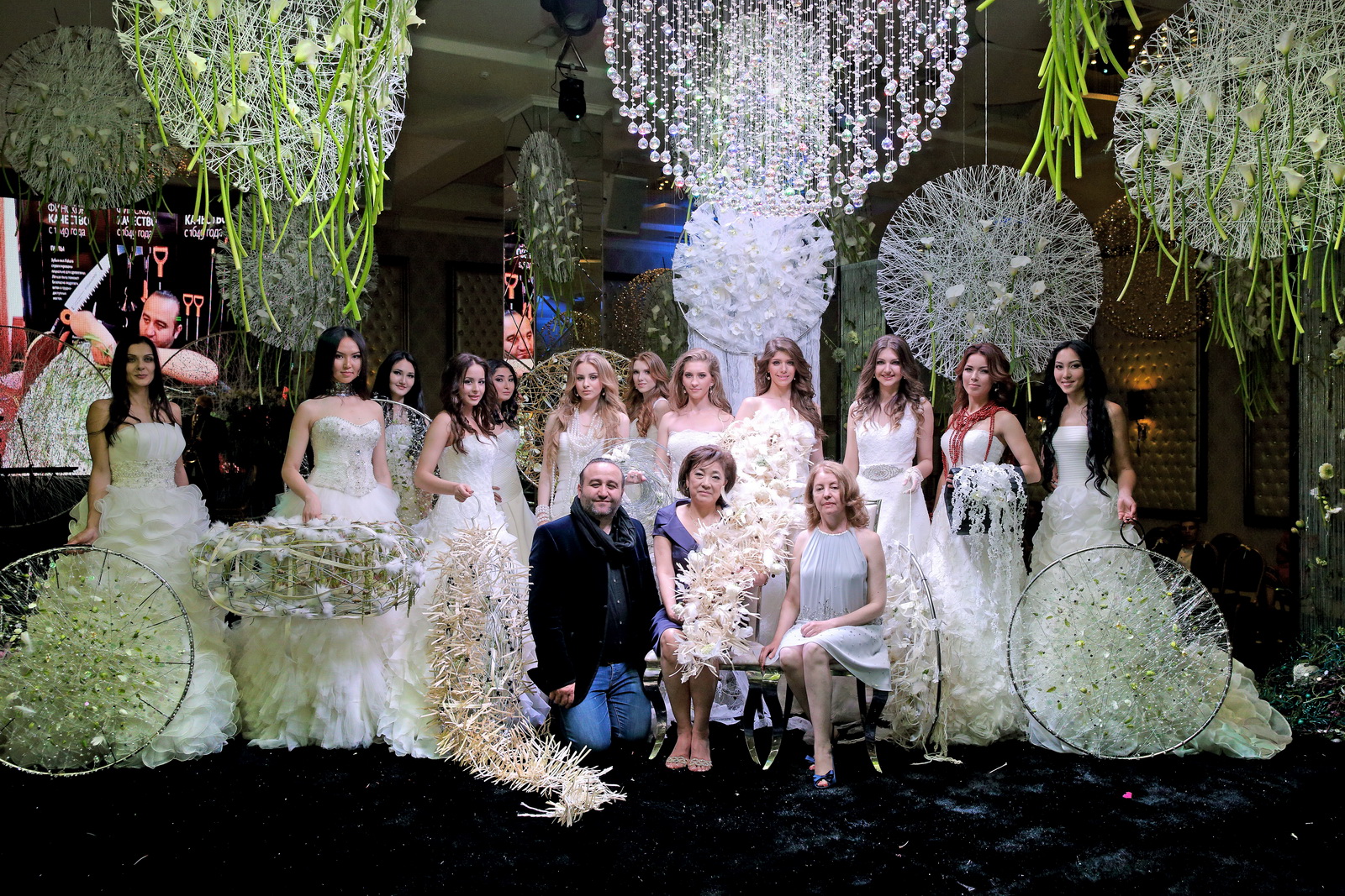 http://araikgalstyan.com/wp-content/uploads/2015/05/Floral-wedding-show-Bishkek-2015-Web_05211.jpg